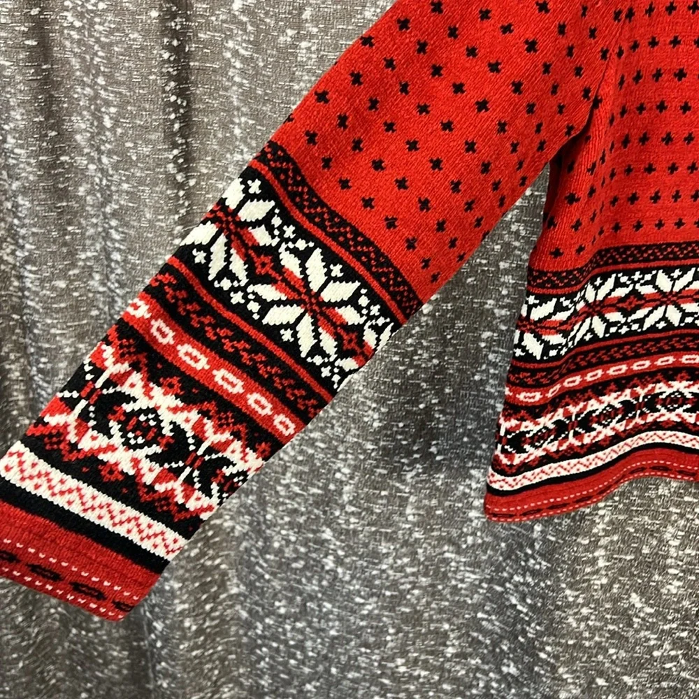 Croft & Barrow Women Medium Red Snowflake Metal Clasp Cardigan Holiday Fair Isle
